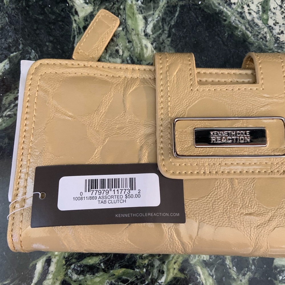 NWT Kenneth Cole Reaction clutch/wristlet - Picture 4 of 6